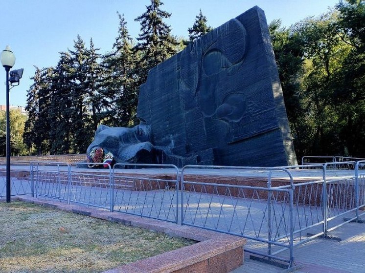 В Воронеже приступили к ремонту Памятника Славы