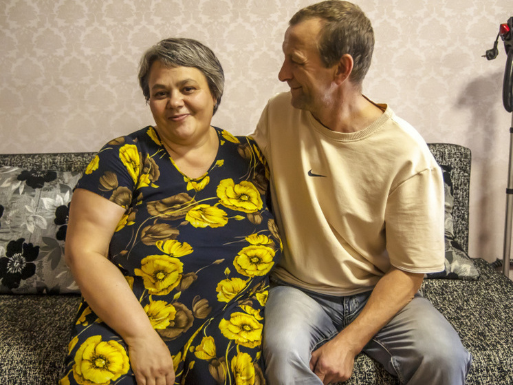 За 30 лет совместной жизни челябинцы Андрей и Оксана Чижовы воспитали 8 детей. А теперь они претендуют на государственную награду «Родительская слава».