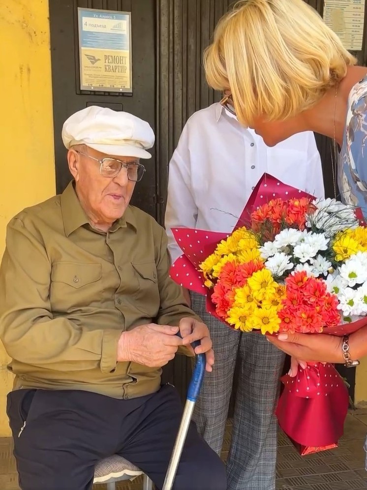 В Орле отметил 103-летие участник Великой Отечественной войны Александр Зотов