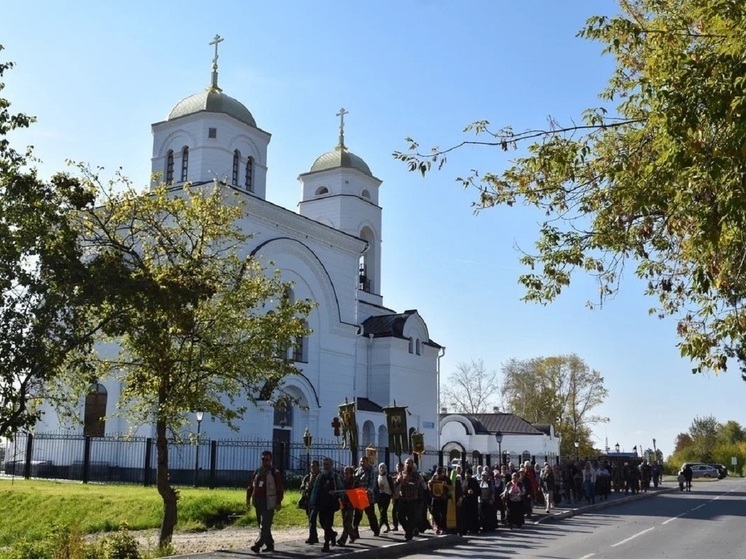 Участники крестного хода из Екатеринбурга в Верхотурье прошли уже 185 километров