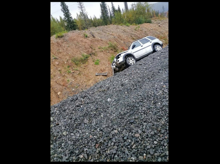 Автомобиль слетел с дороги в Шерегеше