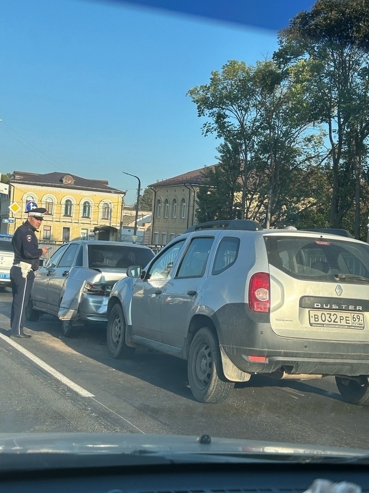 В Тверской области на мосту через Волгу произошло ДТП