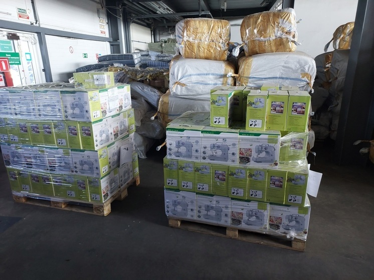 Смоленские таможенники передали партию  конфискованных швейных машинок для нужд СВО