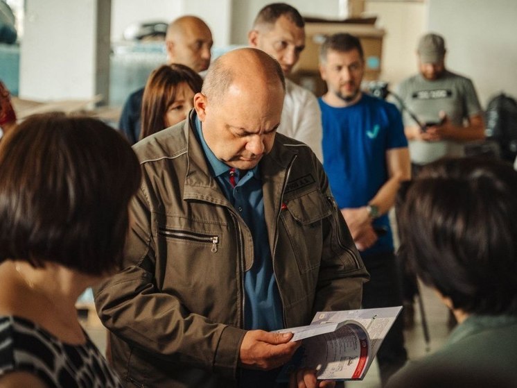 Школьников, проживавших до вторжения ВСУ в населенных пунктах приграничных районов Курской области, продолжают обеспечивать необходимыми для образовательного процесса учебниками и школьными принадлежностями