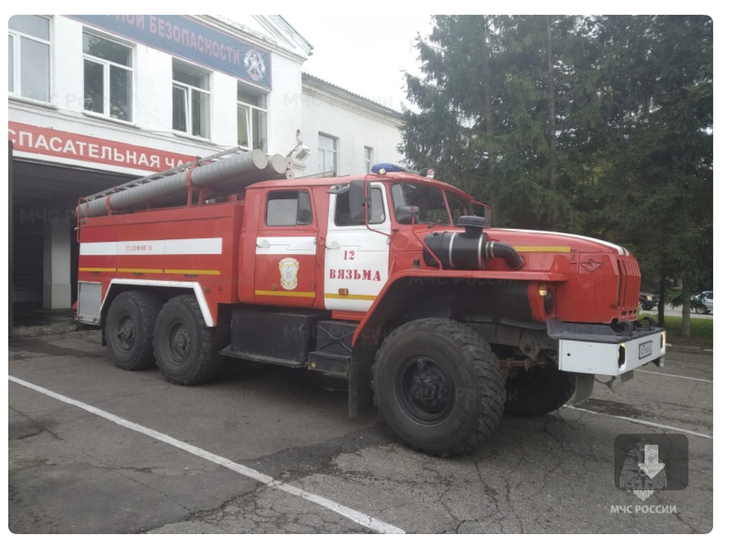 В Вязьме горел гараж с автомобилем