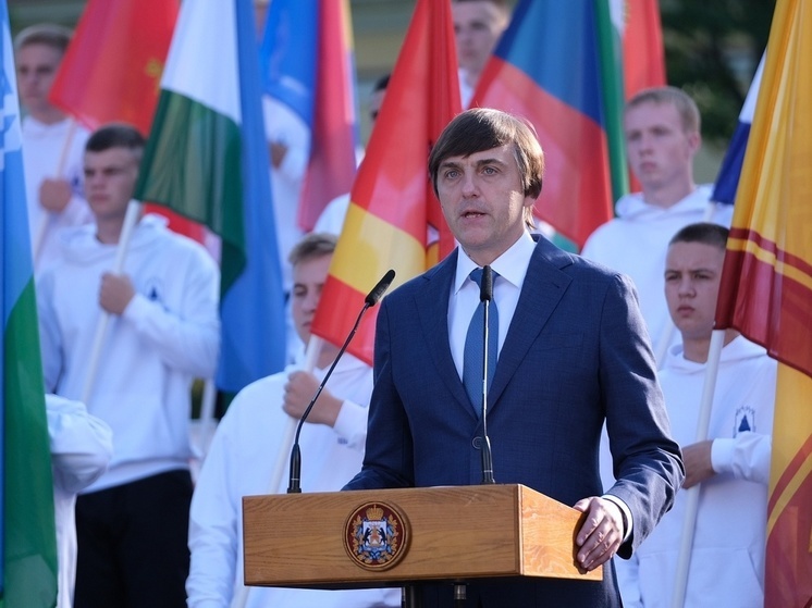 Министр просвещения РФ посетил Чемпионат высоких технологий в Великом Новгороде