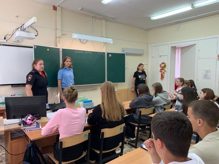Тихвинская прокуратура и ГИБДД провели правовое просвещение для школьников