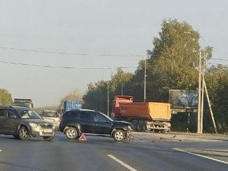 На трассе М-5 в Рязани произошло ДТП с двумя легковушками
