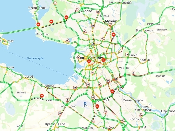 Пробки в Петербурге достигли 9 баллов из-за перекрытия КАД