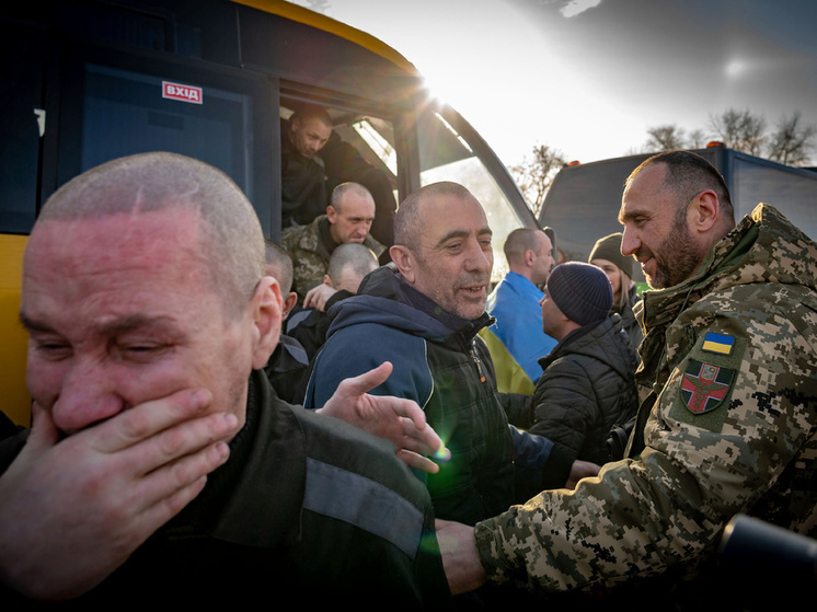 Родные украинских военных, числящихся пропавшими без вести, настойчиво требуют от властей разъяснений