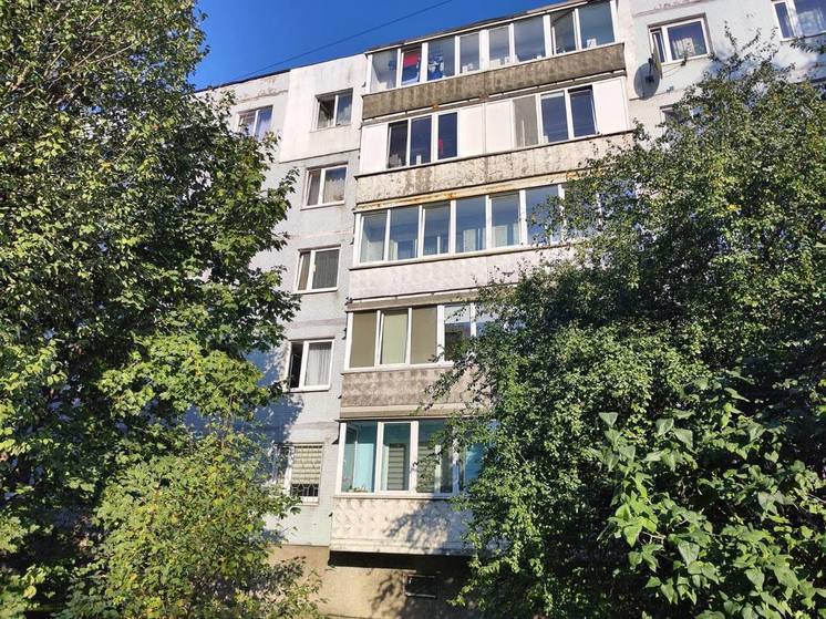 В Калининграде семилетняя девочка выпала из окна