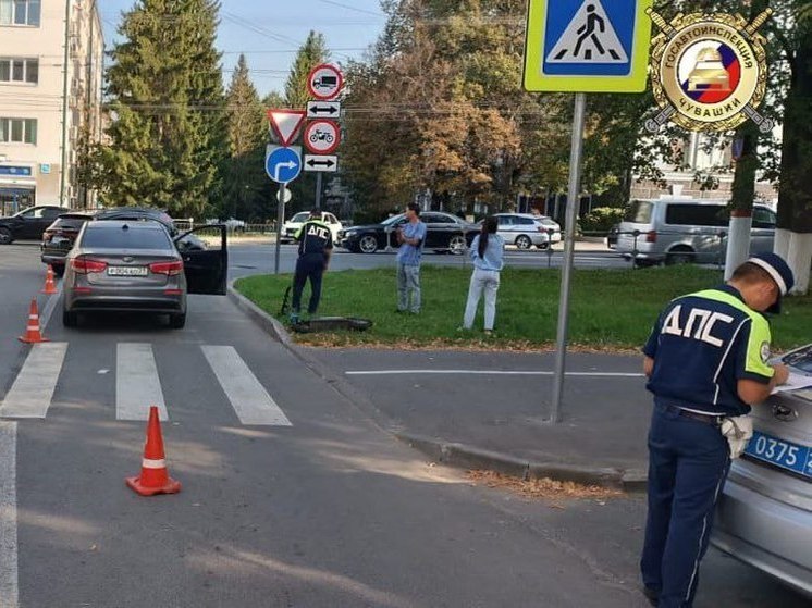 Юный самокатчик попал под машину в центре Чебоксар