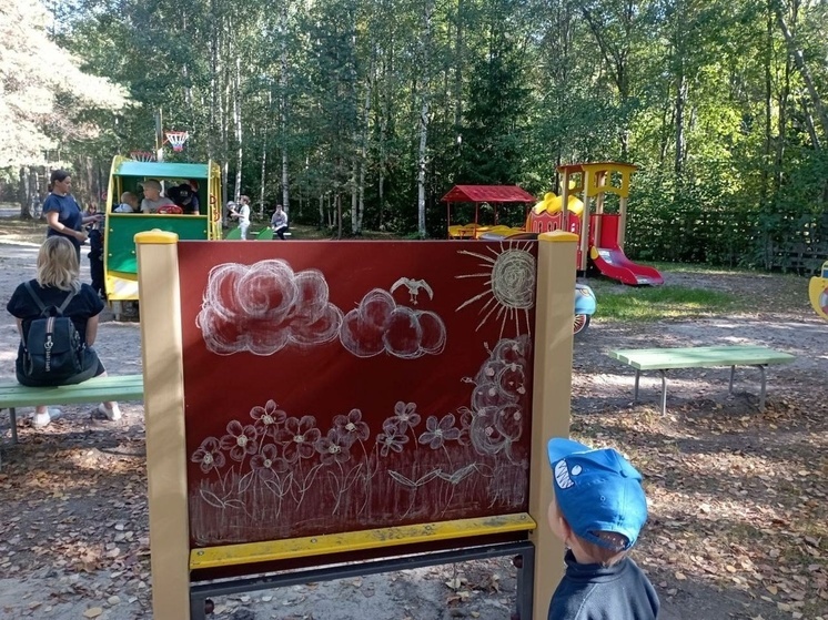 Новая игровая площадка появилась у детской больницы в Петрозаводске