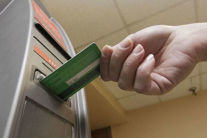 Финансист назвала две причины для заморозки денег на банковских счетах