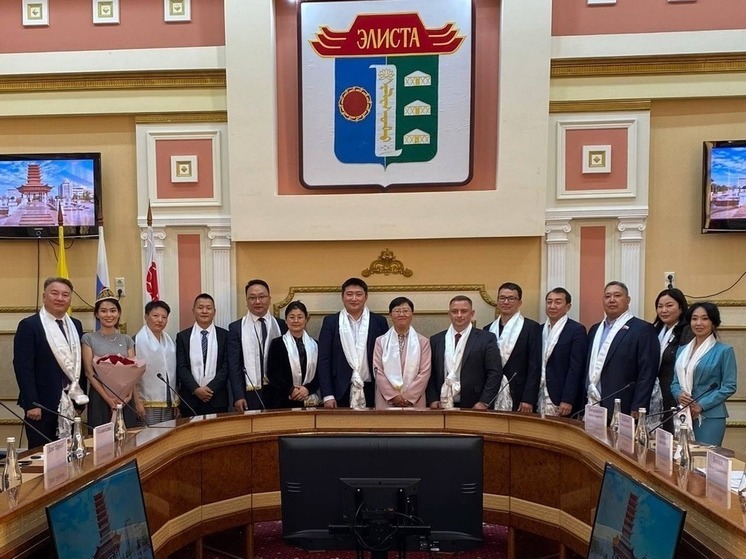 В Элисту прибыла делегация Лхасы