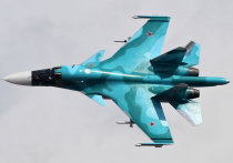 Российский самолет Су-34 при помощи бомб с универсальным модулем планирования и коррекции уничтожил скопление украинской пехоты и техники в приграничном районе Курской области, сообщает Минобороны РФ