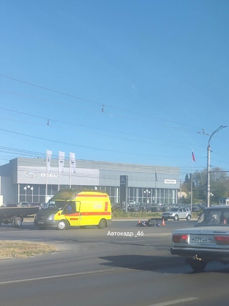 В Курске 21 сентября на улице Энгельса автомобиль столкнулся с мопедом