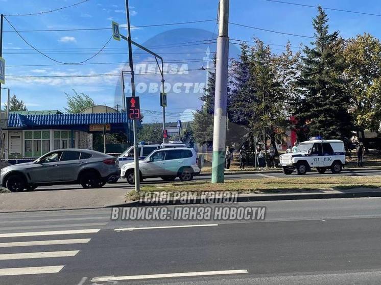 Остановку «ул. 8 Марта» в Пензе оцепили кинологи