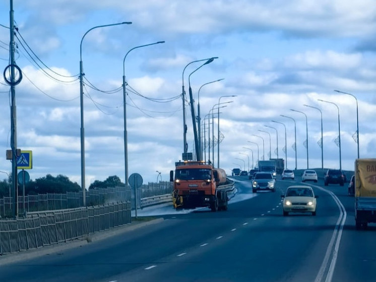 В Великом Новгороде ограничат движение транспорта по Колмовскому мосту