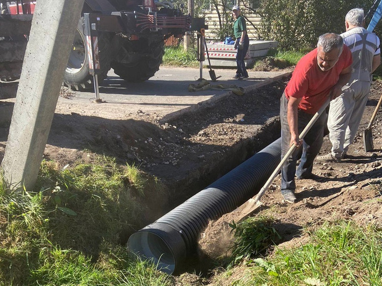 В Боровичах начался ремонт ливневой канализации на проблемном участке