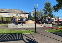 Сквер кинотеатра «Экран» открыли после реконструкции в поселке Карымское Забайкальского края
