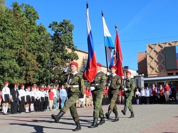 Почти сотня юных новгородцев пополнила ряды патриотического движения «Юнармия»