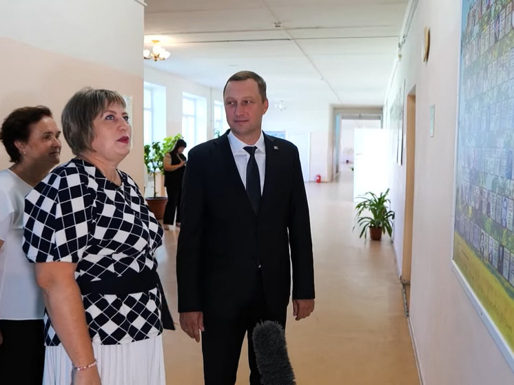 В Дубках обсудили ремонт школьных объектов во время визита главы региона