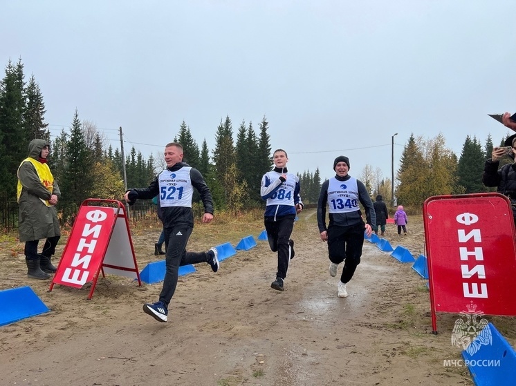 Сотрудники МЧС пробежали 12 и 4 километров