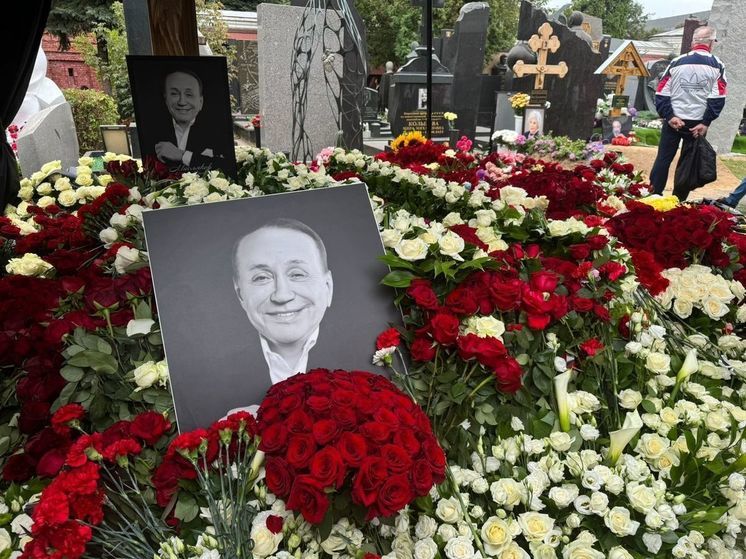 Могилу Маслякова восстановили после атаки вандала
