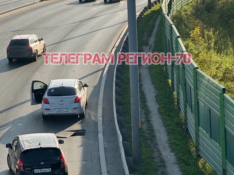 Томичи жалуются на открытый люк в Советском районе