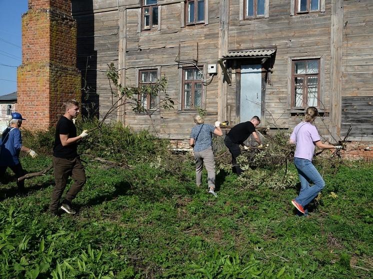 Волонтеры привели в порядок усадьбу Рагозиных под Суздалем