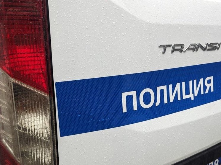 В Пикалево в запертой квартире обнаружили тело изрезанного мужчины