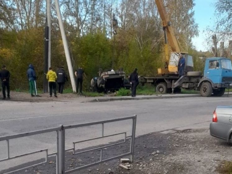 Соцсети: в кузбасском городе автомобиль вылетел в реку