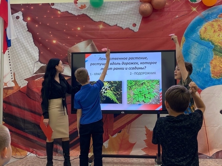 Патриотическая игра «Под флагом России» прошла в селе Великовисочное