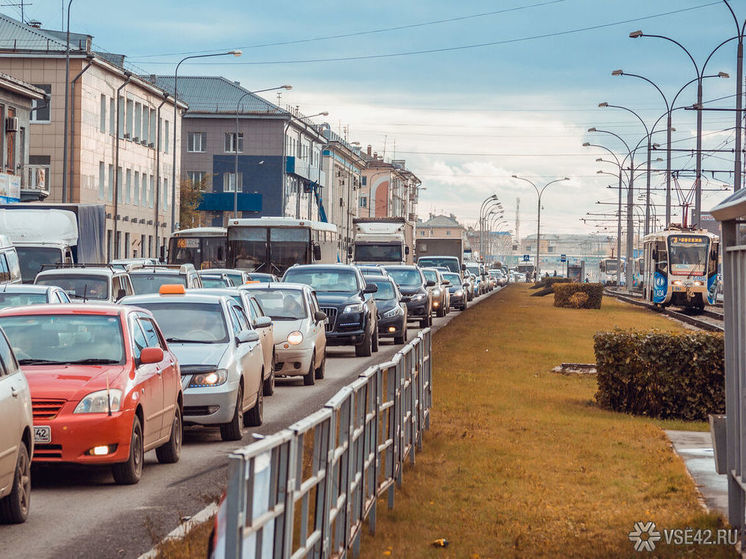 Высокобалльные пробки сковали движение в Кемерове