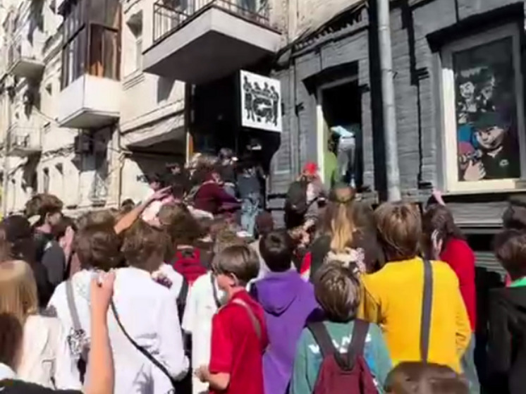 Молодежь в Киеве решила пойти на "штурм" секонд-хенда