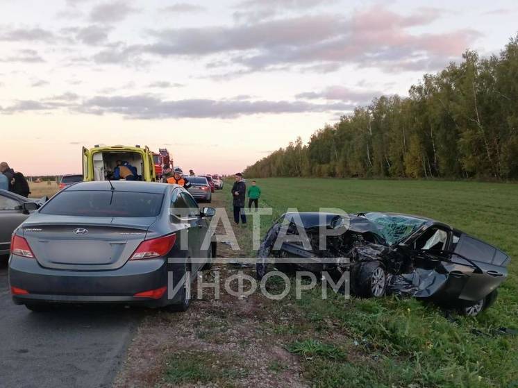 Два человека пострадали в Татарстане в массовой аварии на трассе