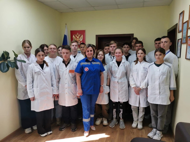 25 студентов Рославльского медицинского техникума подписали целевые договоры со Станцией скорой медицинской помощи