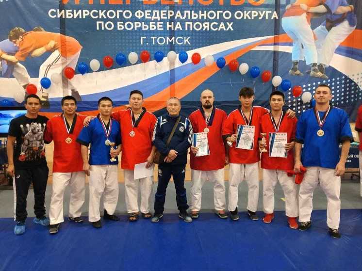 Спортсмены Хакасии завоевали пять наград чемпионата Сибири по борьбе на поясах