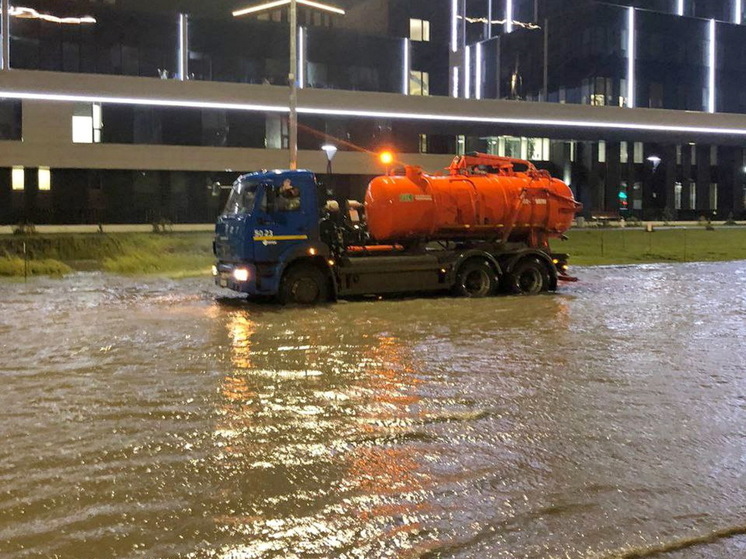 Новый Уренгой тонет в воде: за сутки выпала месячная норма осадков