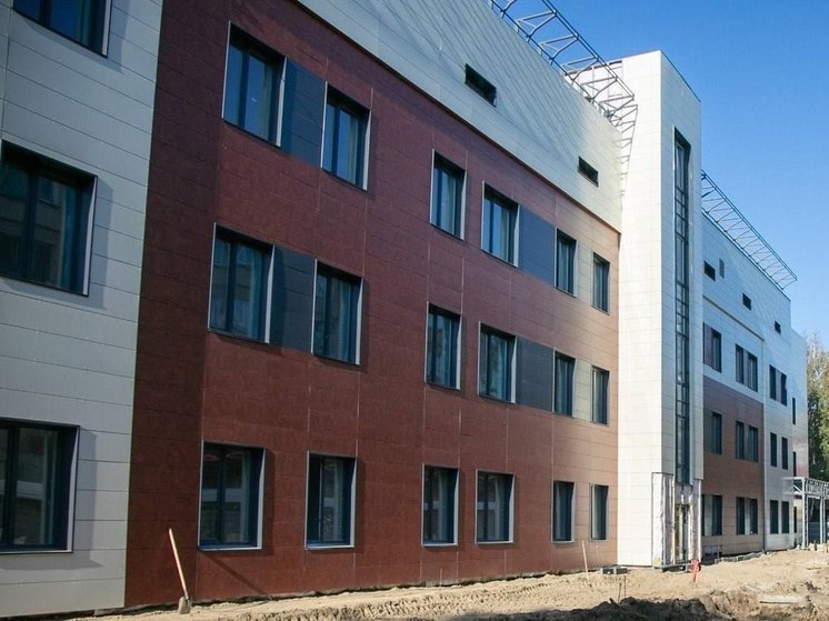 В новой омской поликлинике на 4-й Железнодорожной начали монтаж оборудования
