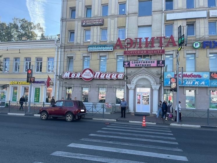 В Орле под колёса машины попали мужчина и женщина
