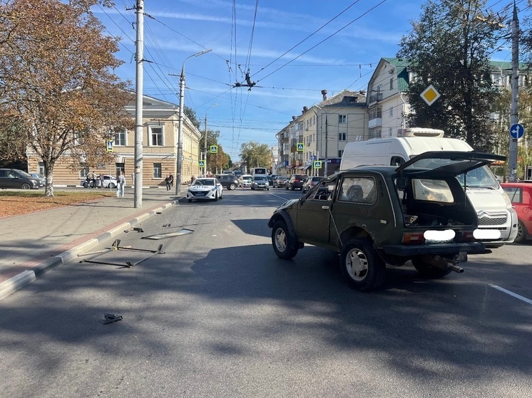 В Орле в аварии пострадала женщина-пассажир опрокинувшейся машины