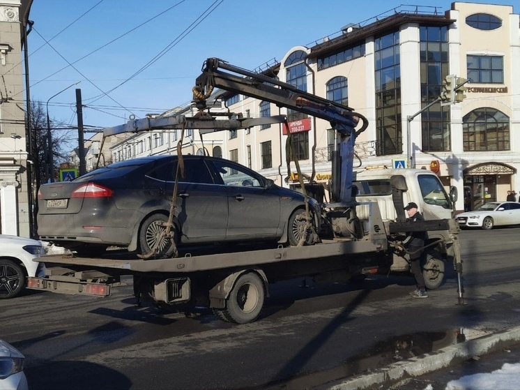 В Ярославле рассказали, когда начнут штрафовать любителей парковки на улице Свободы