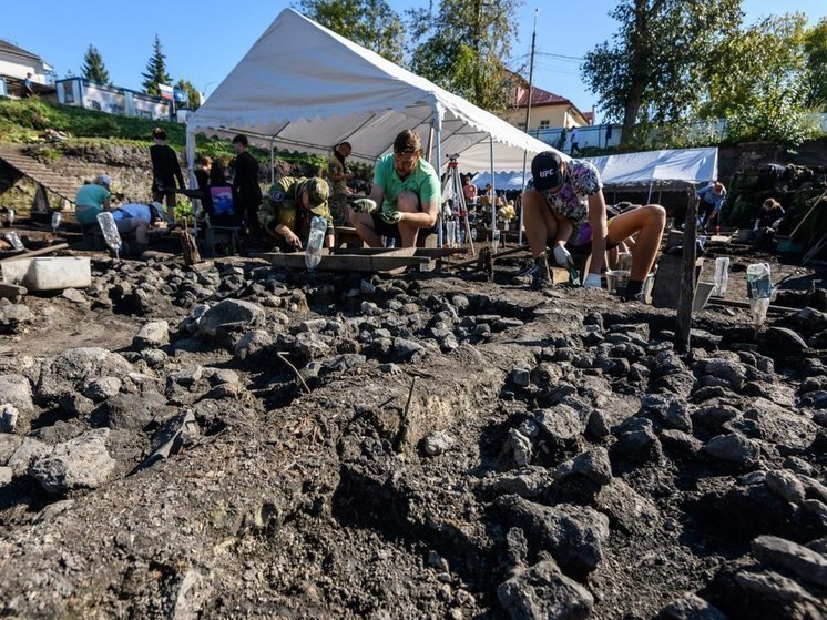 Новгородские археологи нашли горшок с орнаментом эпохи неолита