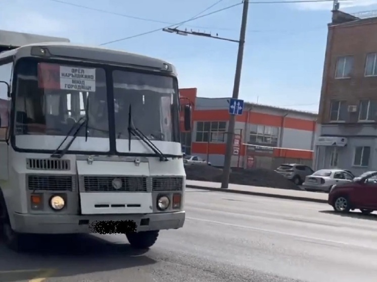 Водитель орловского автобуса отказывался принимать к оплате банковские карты