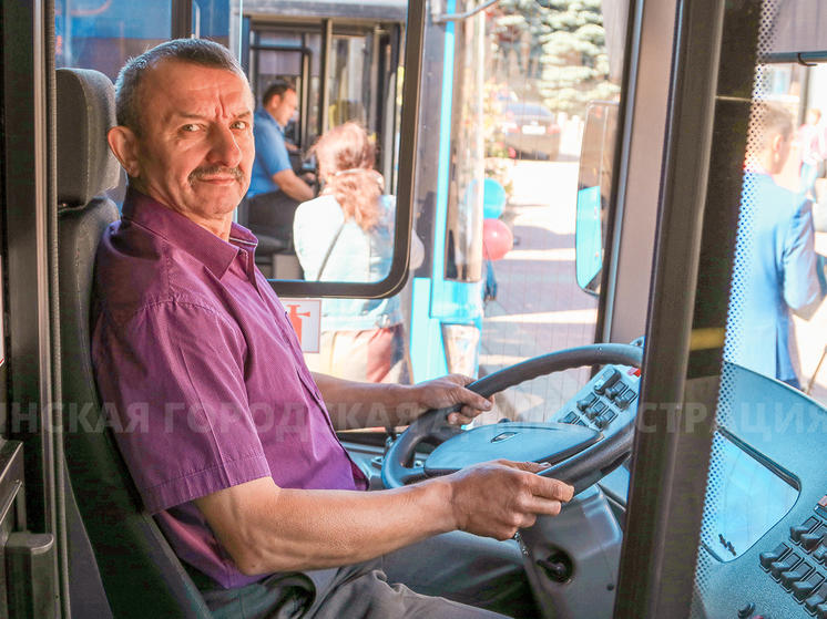 В Брянске идет поиск водителей автобусов на зарплату в 85000 рублей