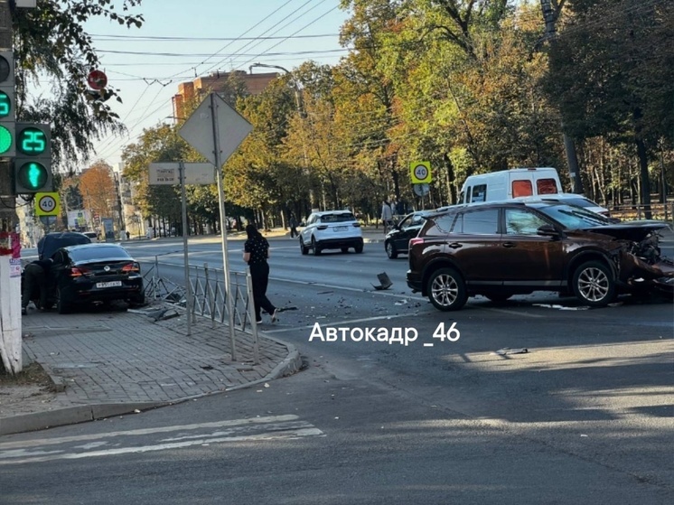 В центре Курска утро началось с жесткого ДТП