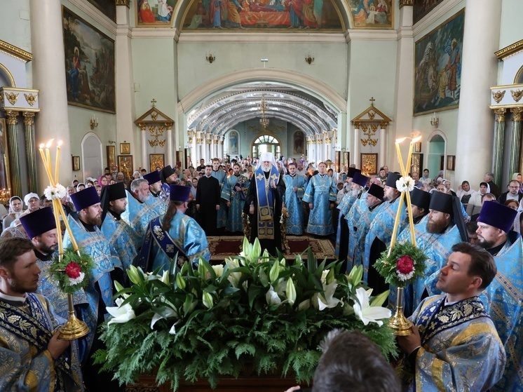 В Курске прошёл молебен иконе Божией Матери «Знамение»