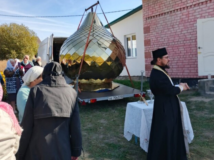 В Орловской области освятили купол новой церкви